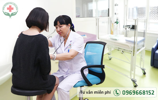 Khám cho bệnh nhân tại 152 xã đàn