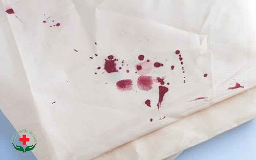 Viêm lộ tuyến cổ tử cung bị chảy máu sau khi quan hệ là bị làm sao?